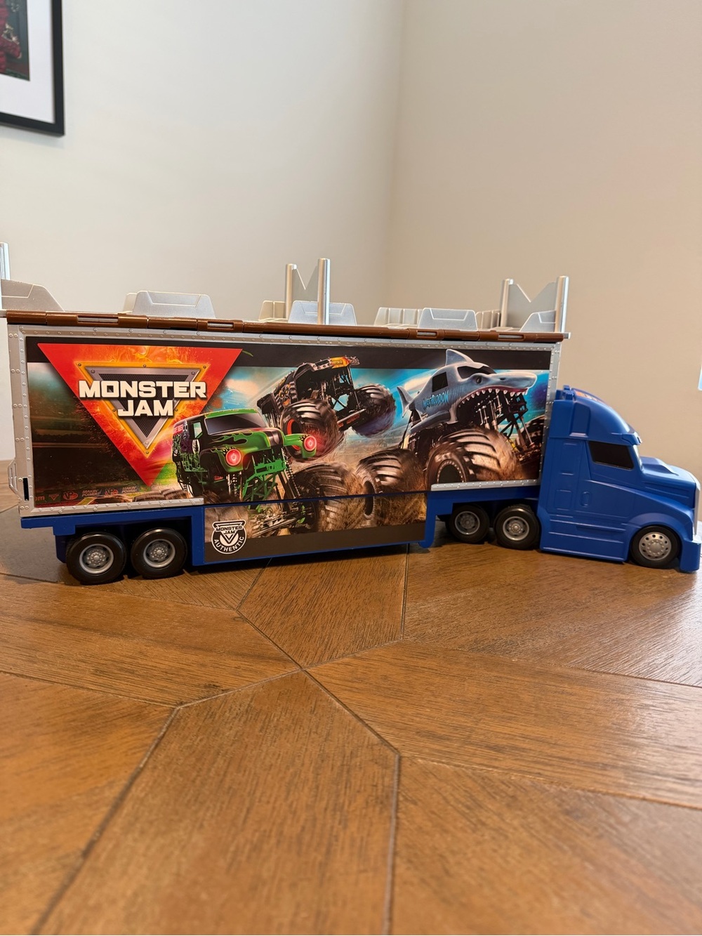 Monster Jam Official 2-in-1 Transforming Hauler